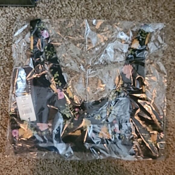 Black Floral B|Fit by Beach Bunny 'Riley' Sports Bra - 4 (Small) - Picture 3 of 4